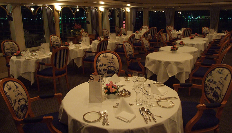 ロマンティックプラン(2階以上のレストラン)ディナークルーズ【窓側席】&ホテルセット